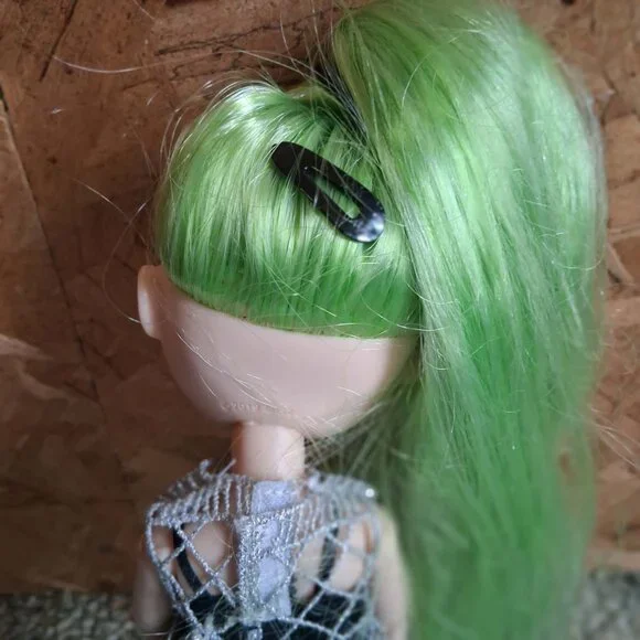 RAINBOW HIGH THE JADE HUNTER DOLL-2019 - Picture 5 of 5